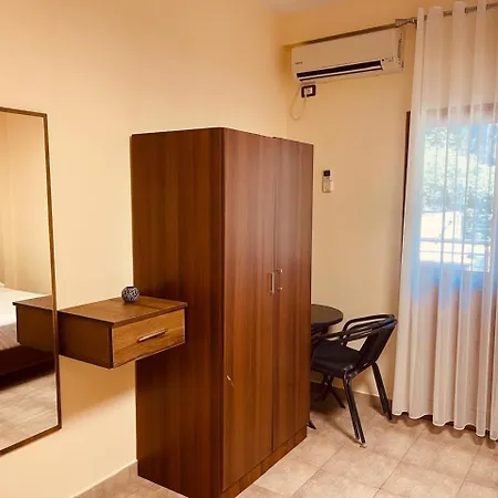 Shengjin Central Apartments アパートホテル Shëngjin
